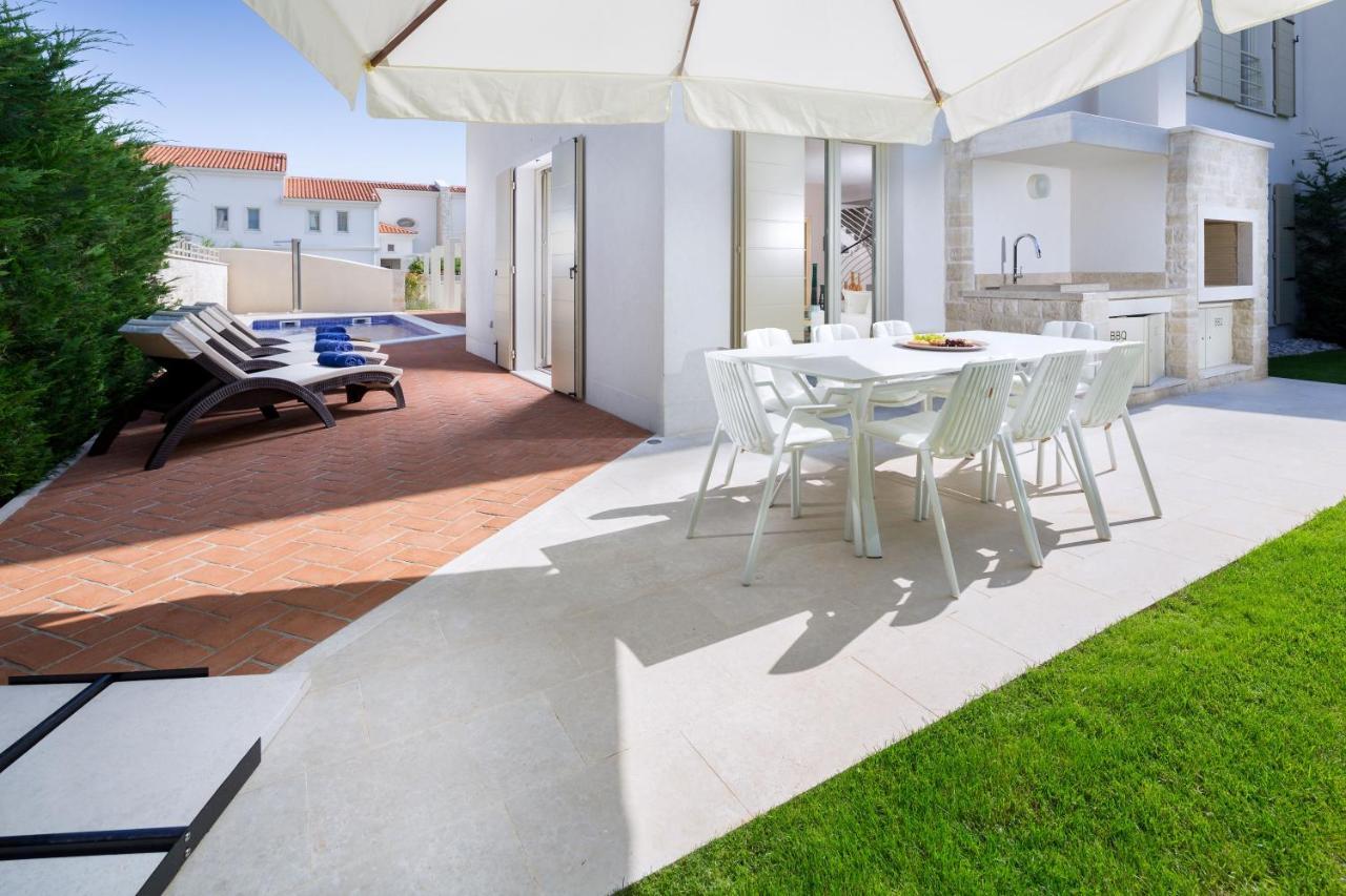 Villa Sylvia By Hmz Villas Tar-Vabriga Exterior photo